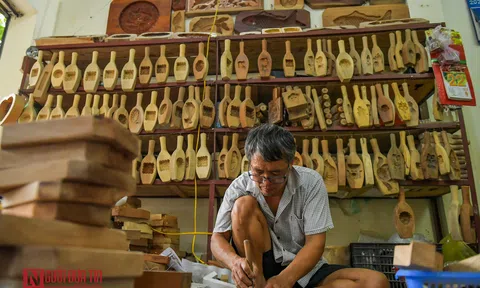 Gần 40 năm vuông tròn với khuôn bánh Trung thu